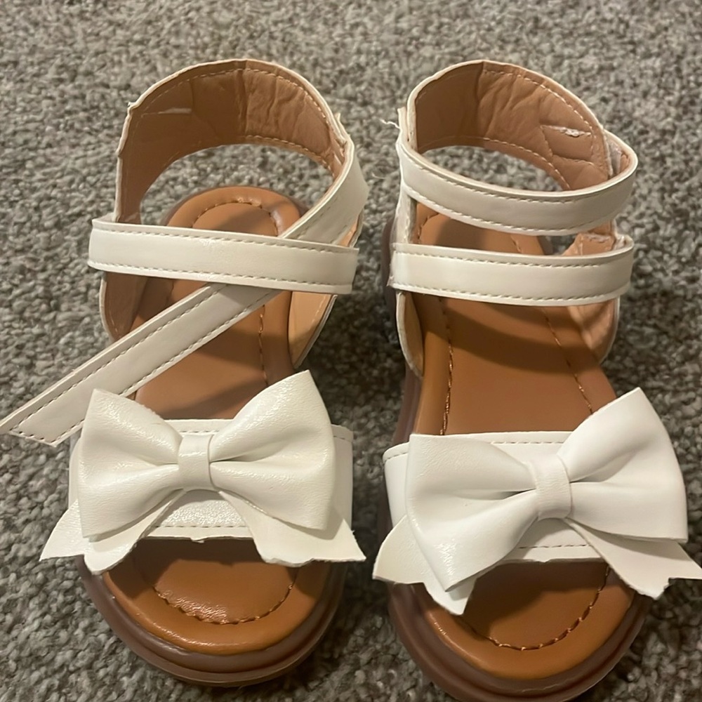 NWOB never worn white sandals with bows